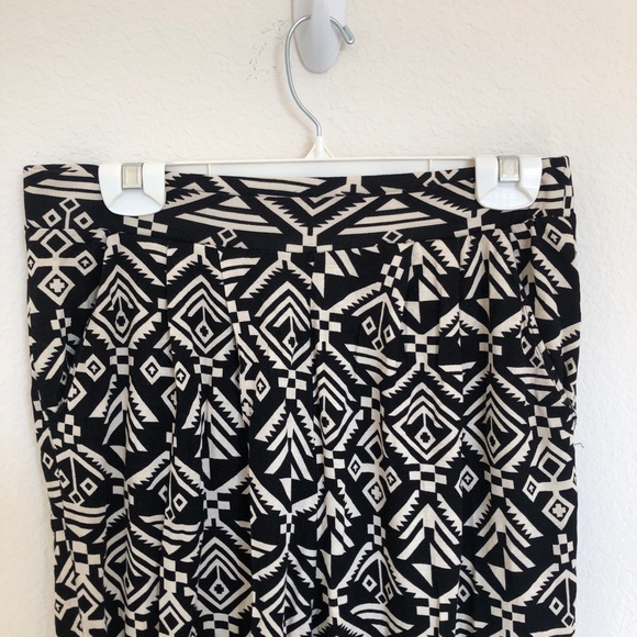 Forever 21 Boho Aztec Stretchy Pants - Picture 4 of 10